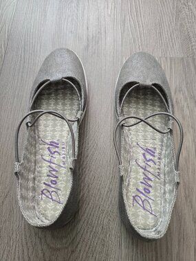 Blowfish Malibu canvas slip-on flats, size 11